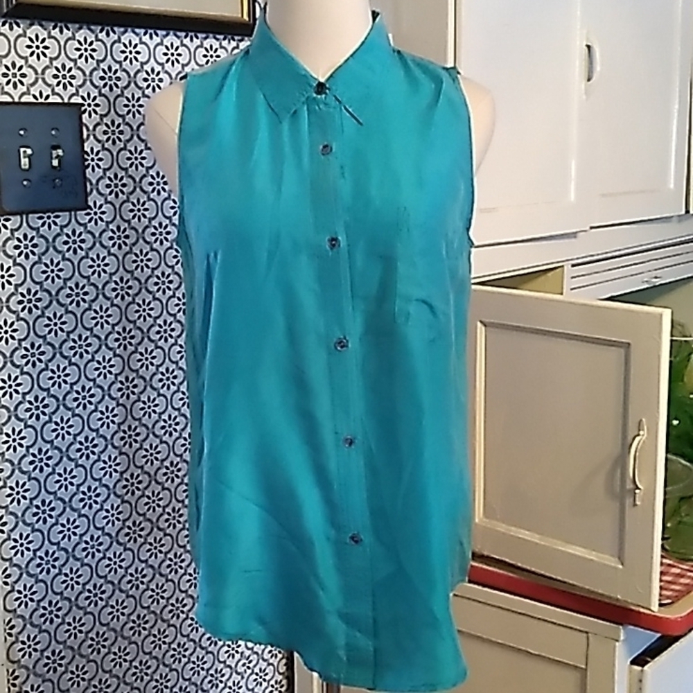 Vintage medium 100% silk blue sleeveless shirt 👕